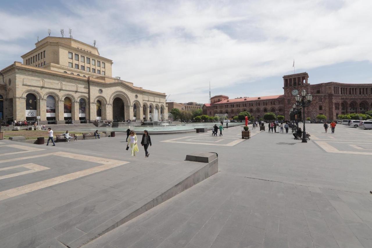 Fantastic Apartments Near Republic Square, Perfect Location, Mystreet Company Ереван Экстерьер фото