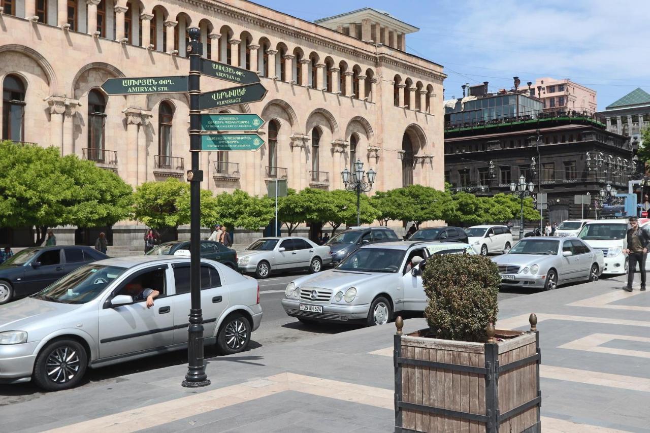 Fantastic Apartments Near Republic Square, Perfect Location, Mystreet Company Ереван Экстерьер фото