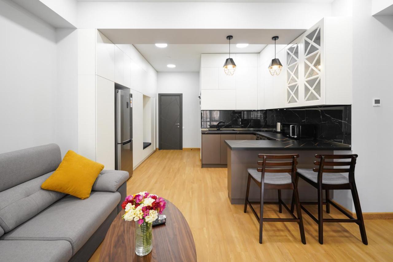 Fantastic Apartments Near Republic Square, Perfect Location, Mystreet Company Ереван Экстерьер фото