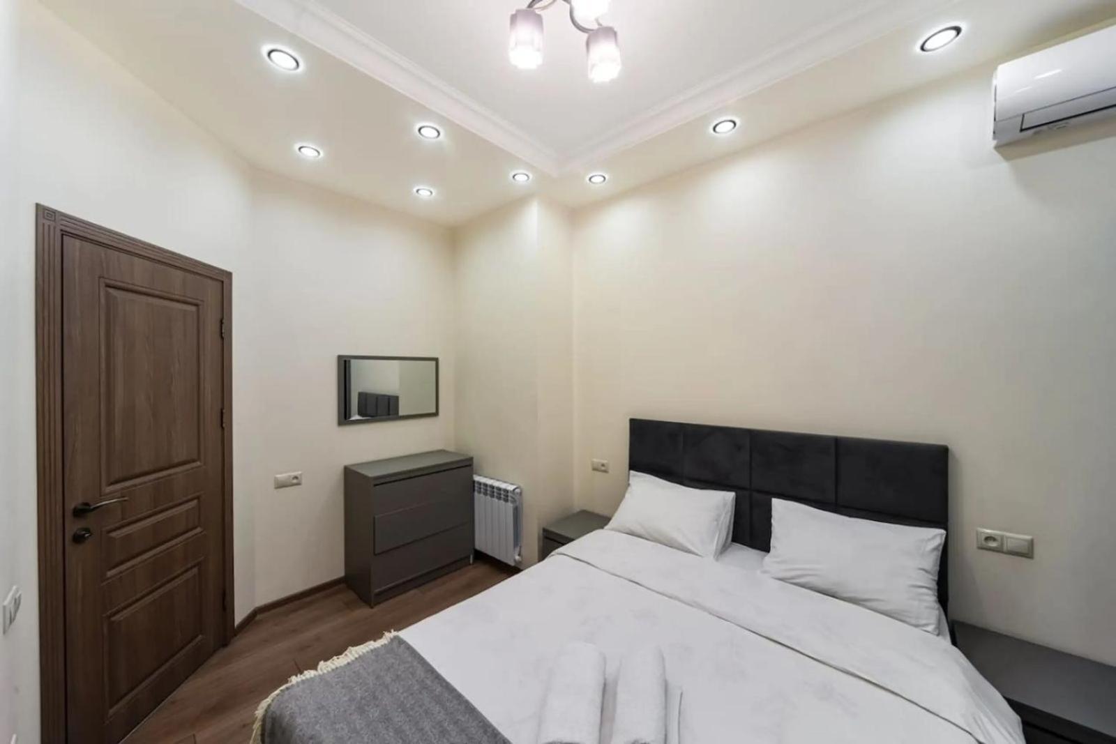 Fantastic Apartments Near Republic Square, Perfect Location, Mystreet Company Ереван Экстерьер фото
